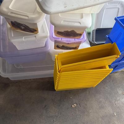 Sale Photo Thumbnail #227: Plastic Storage Containers different Sizes.