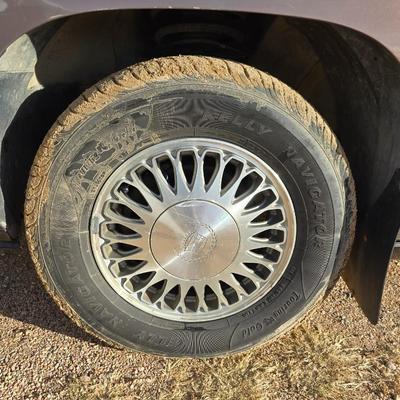 1994 Cadillac 6-person Passenger car - ninth-generation Cadillac DeVille sedan.211817 miles