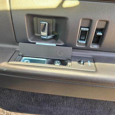 1994 Cadillac 6-person Passenger car - ninth-generation Cadillac DeVille sedan.211817 miles