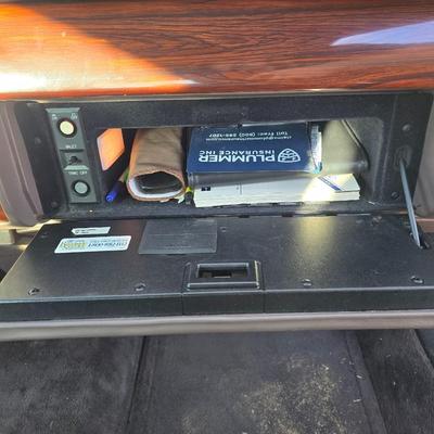 1994 Cadillac 6-person Passenger car - ninth-generation Cadillac DeVille sedan.211817 miles