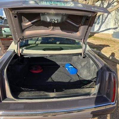 1994 Cadillac 6-person Passenger car - ninth-generation Cadillac DeVille sedan.211817 miles