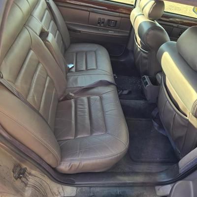 1994 Cadillac 6-person Passenger car - ninth-generation Cadillac DeVille sedan.211817 miles
