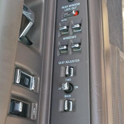 1994 Cadillac 6-person Passenger car - ninth-generation Cadillac DeVille sedan.211817 miles