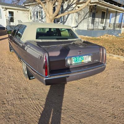 1994 Cadillac 6-person Passenger car - ninth-generation Cadillac DeVille sedan.211817 miles