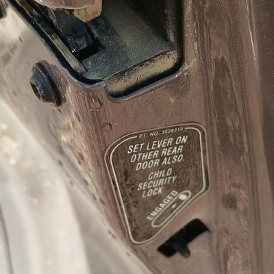 1994 Cadillac 6-person Passenger car - ninth-generation Cadillac DeVille sedan.211817 miles