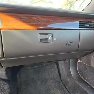 1994 Cadillac 6-person Passenger car - ninth-generation Cadillac DeVille sedan.211817 miles