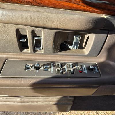 1994 Cadillac 6-person Passenger car - ninth-generation Cadillac DeVille sedan.211817 miles