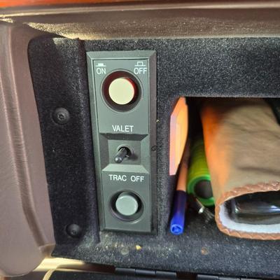 1994 Cadillac 6-person Passenger car - ninth-generation Cadillac DeVille sedan.211817 miles