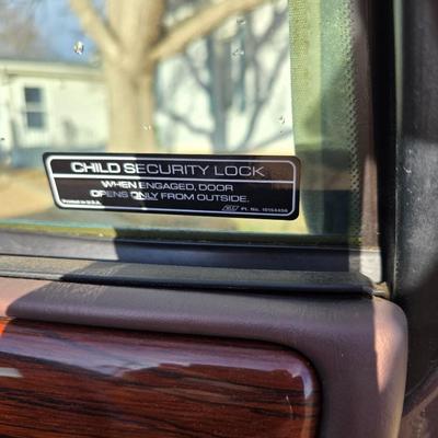 1994 Cadillac 6-person Passenger car - ninth-generation Cadillac DeVille sedan.211817 miles