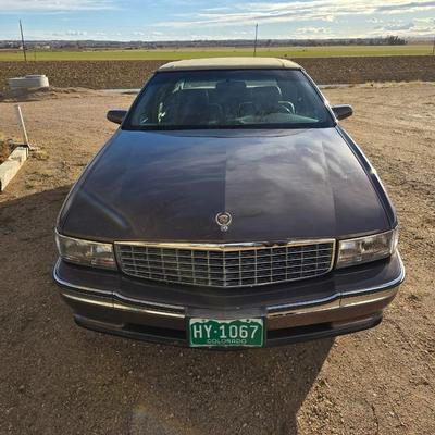 1994 Cadillac 6-person Passenger car - ninth-generation Cadillac DeVille sedan.211817 miles