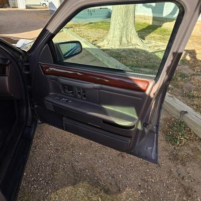 1994 Cadillac 6-person Passenger car - ninth-generation Cadillac DeVille sedan.211817 miles