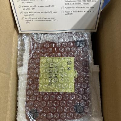 Danbury Mint - Darrell Green Figurine