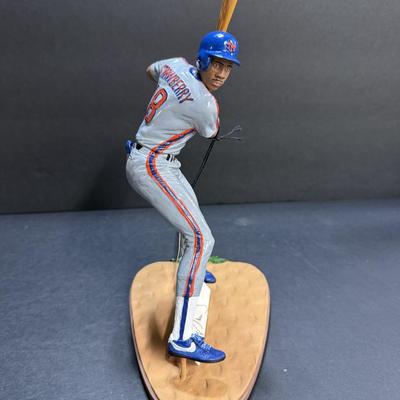 DARRYL STRAWBERRY - Autographed Figurine #1076/2500