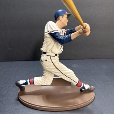 Eddie Matthews Autographed Figurine - #538/1968