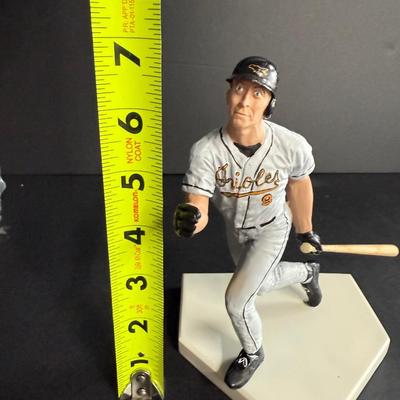 Cal Ripken Figurine - #681 Salvino