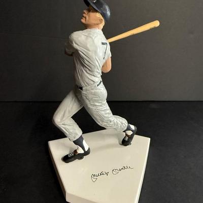 Mickey Manrle Figurine - Salvino #247/2000