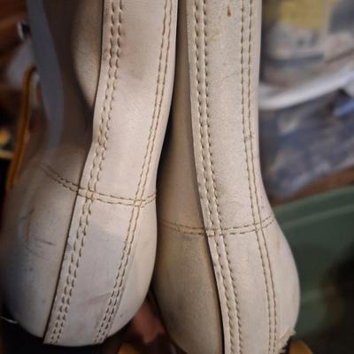 Sale Photo Thumbnail #658: white leather.