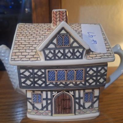 Sale Photo Thumbnail #202: English cottage teapot