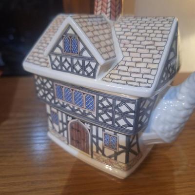 Sale Photo Thumbnail #205: English cottage teapot