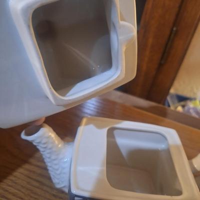 Sale Photo Thumbnail #203: English cottage teapot