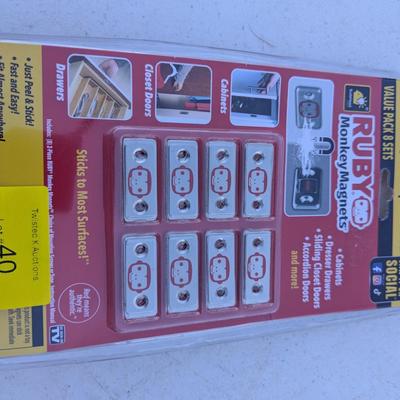 Sale Photo Thumbnail #177: Ruby Monkey Magnets