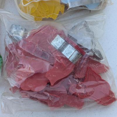 Sale Photo Thumbnail #224: Plastic cookie cutter assortment