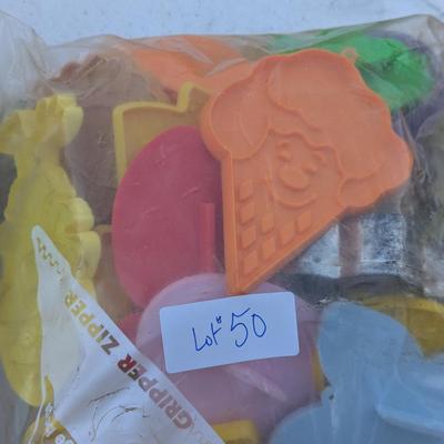 Sale Photo Thumbnail #223: Plastic cookie cutter assortment