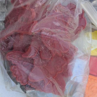 Sale Photo Thumbnail #220: Plastic cookie cutter assortment