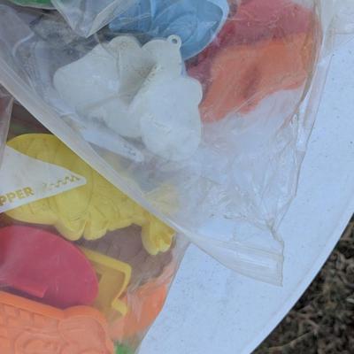 Sale Photo Thumbnail #219: Plastic cookie cutter assortment