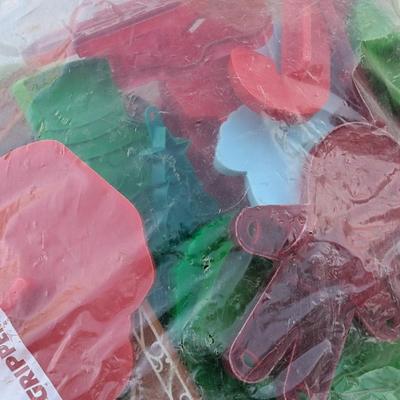 Sale Photo Thumbnail #225: Plastic cookie cutter assortment