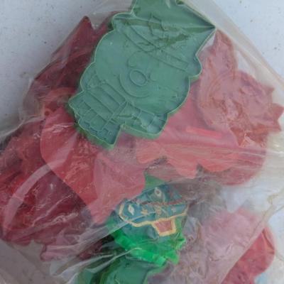 Sale Photo Thumbnail #221: Plastic cookie cutter assortment