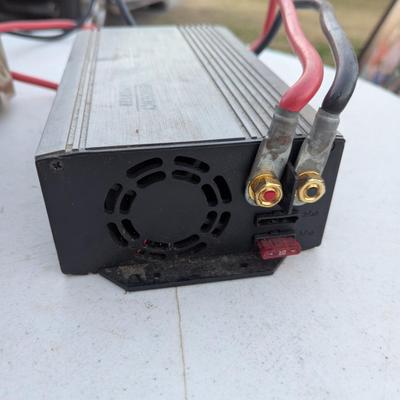 Sale Photo Thumbnail #283: Radio Shack 600 watt DC to AC power inverter