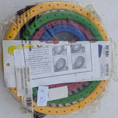 Sale Photo Thumbnail #288: Plastic round loom x4 with hook and bag