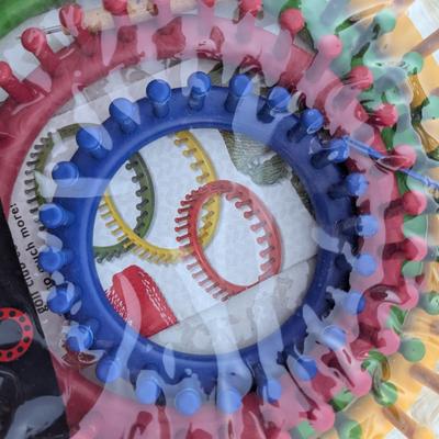 Sale Photo Thumbnail #289: Plastic round loom x4 with hook and bag