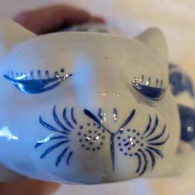 Sale Photo Thumbnail #1003: blue and white porcelain sleeping cat