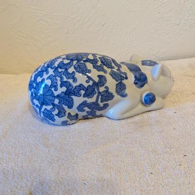 Sale Photo Thumbnail #999: blue and white porcelain sleeping cat