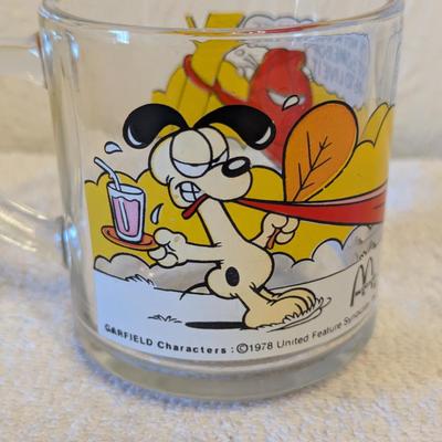 Sale Photo Thumbnail #1042: Garfield and Odie glass mug