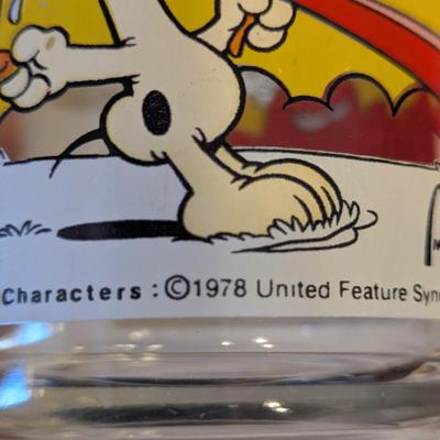 Sale Photo Thumbnail #1039: Garfield and Odie glass mug