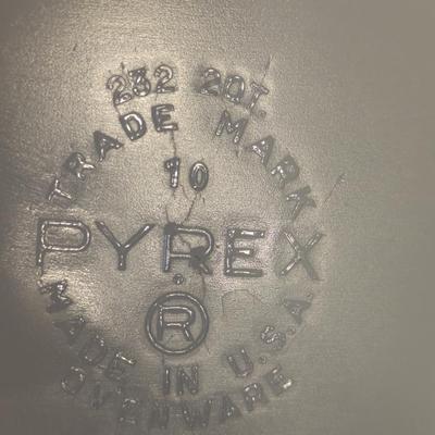 Sale Photo Thumbnail #1073: Pyrex 232  Vintage 2 quart lime green baking dish.