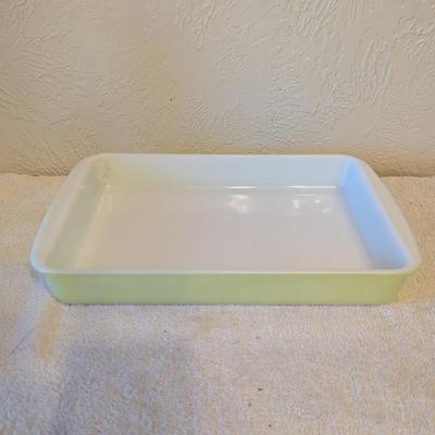 Sale Photo Thumbnail #1069: Pyrex 232  Vintage 2 quart lime green baking dish.
