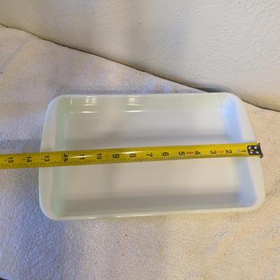 Sale Photo Thumbnail #1074: Pyrex 232  Vintage 2 quart lime green baking dish.