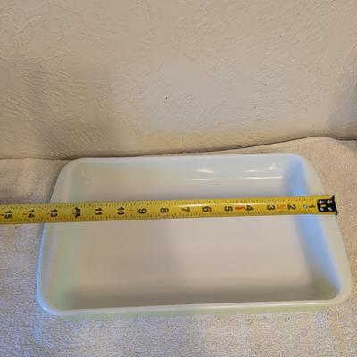 Sale Photo Thumbnail #1080: Pyrex 232  Vintage 2 quart lime green baking dish.