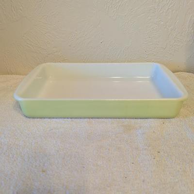 Sale Photo Thumbnail #1077: Pyrex 232  Vintage 2 quart lime green baking dish.