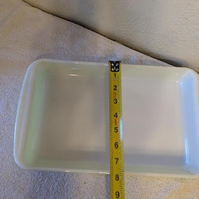 Sale Photo Thumbnail #1075: Pyrex 232  Vintage 2 quart lime green baking dish.