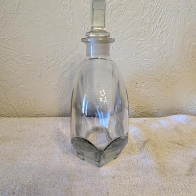 Sale Photo Thumbnail #1085: Clear glass wine decanter