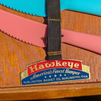 Sale Photo Thumbnail #1111: Picnic basket and accessories