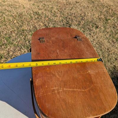 Sale Photo Thumbnail #1113: Picnic basket and accessories