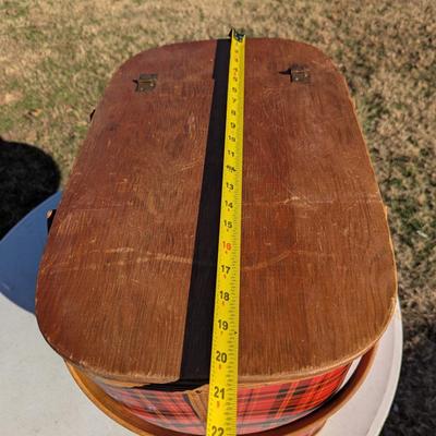 Sale Photo Thumbnail #1112: Picnic basket and accessories