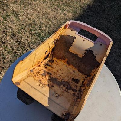 Sale Photo Thumbnail #1118: Tonka dump truck - plastic and metal.