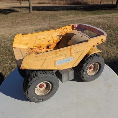 Sale Photo Thumbnail #1117: Tonka dump truck - plastic and metal.
